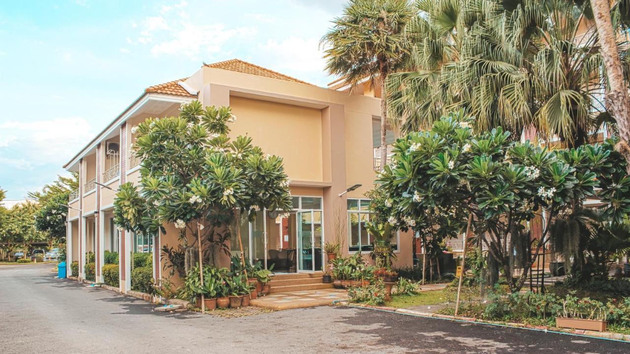 Nattidaplace Hotel Chiangmai Чиангмай Экстерьер фото