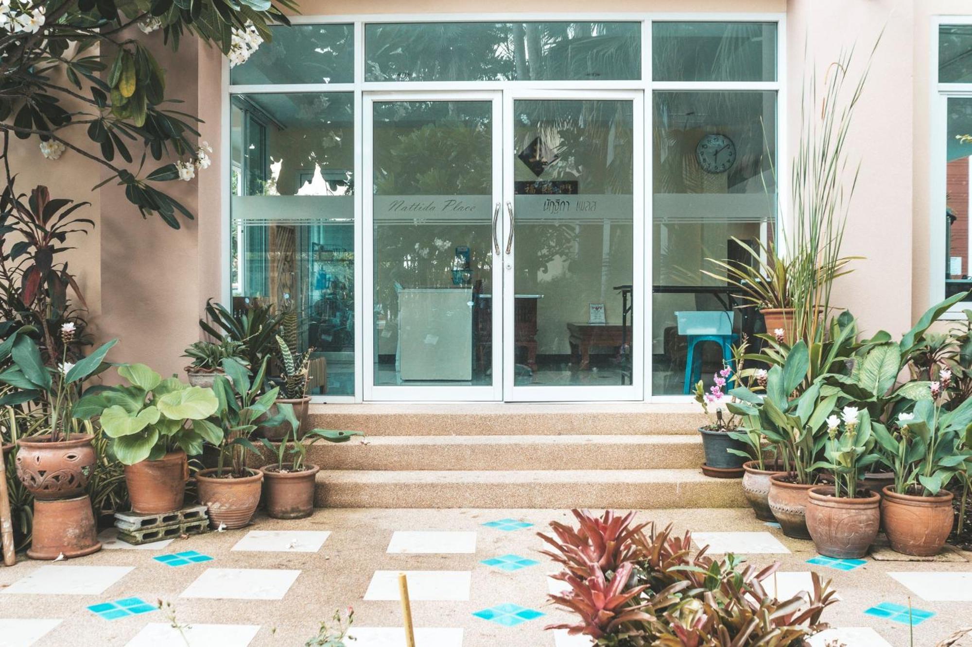 Nattidaplace Hotel Chiangmai Чиангмай Экстерьер фото