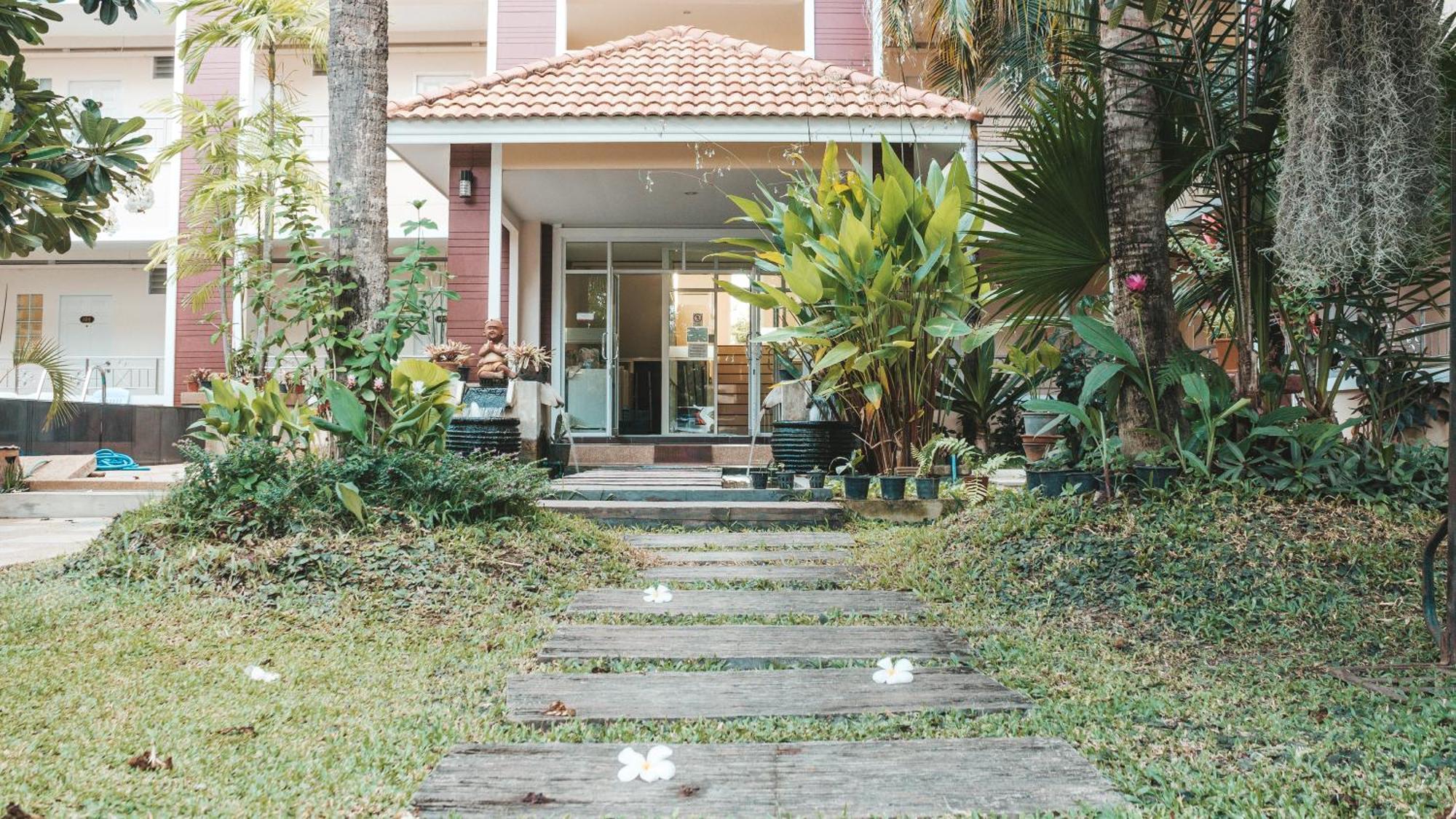 Nattidaplace Hotel Chiangmai Чиангмай Экстерьер фото